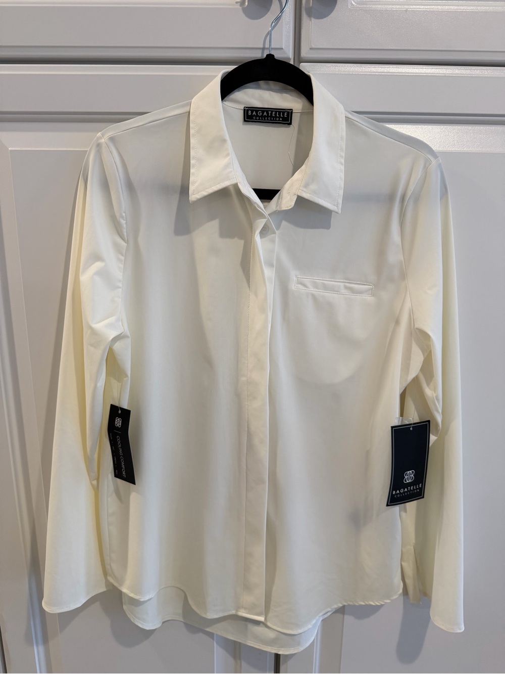 NWT-Bagatelle Women's Cream Button-Up Dress Shirt -size Med